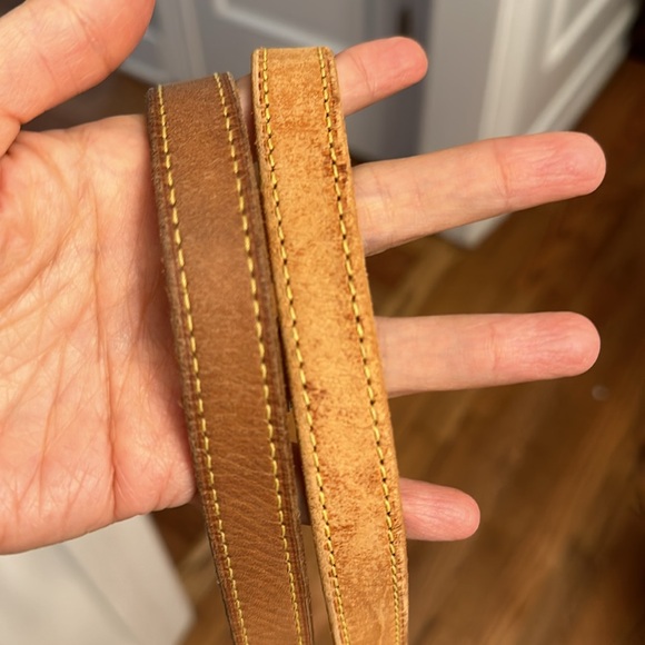 1 set of Louis Vuitton leather straps - Picture 3 of 5